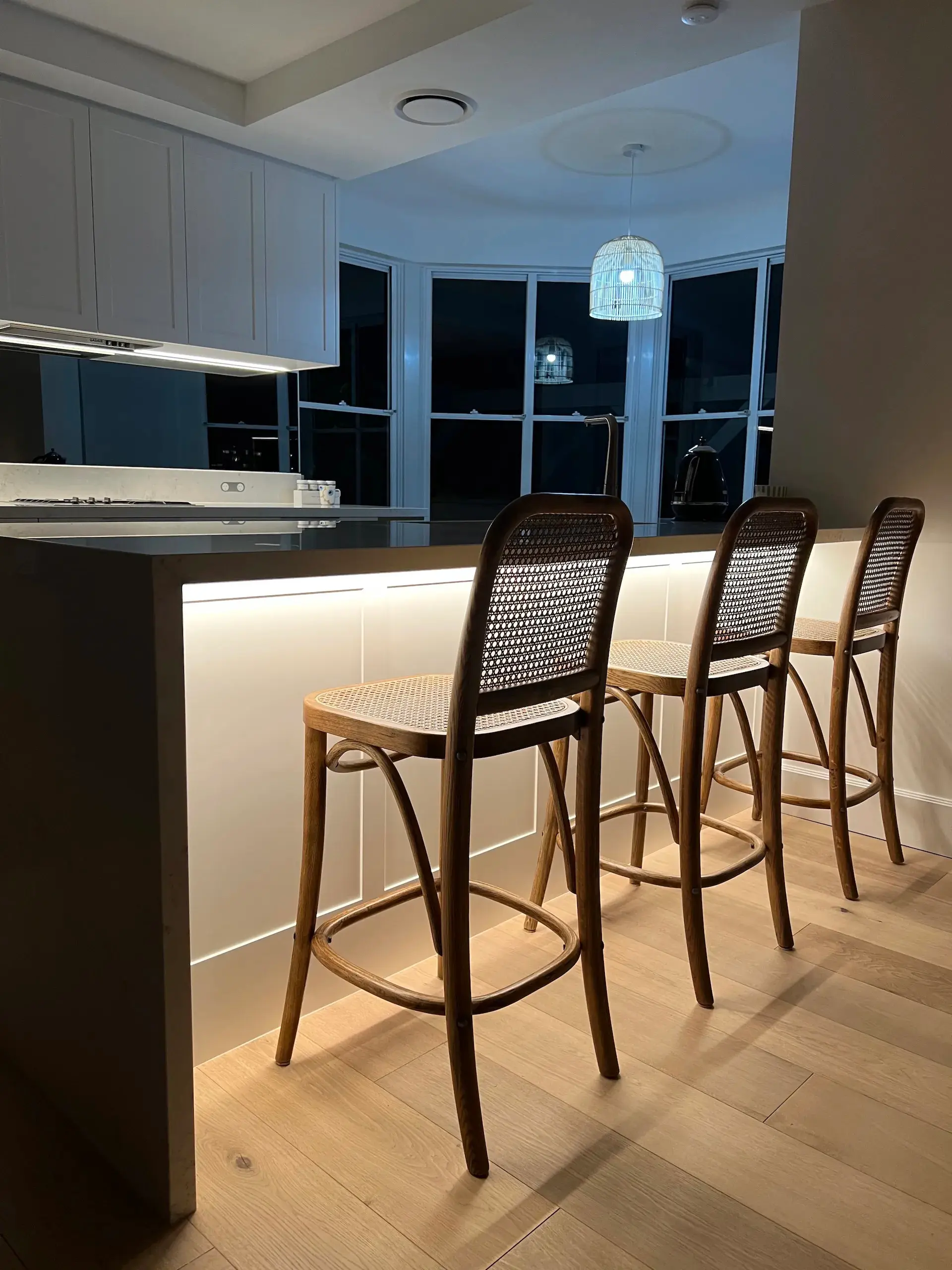 Kitchen and dining area lighting installation in a Cabarita home